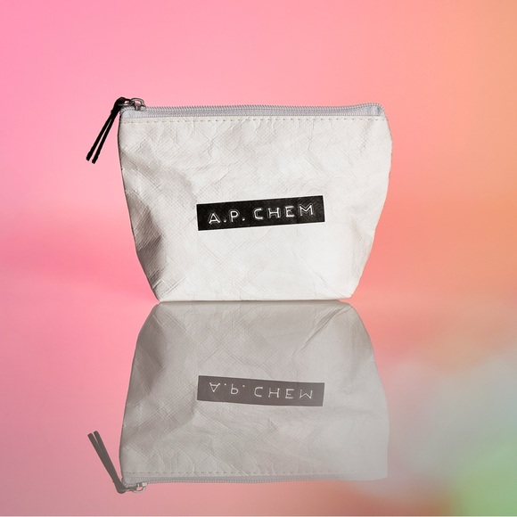 The Experiment Kit includes deluxe minis of all three of our skincare heroes! - Picture 2 of 5